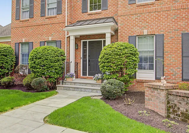 Photo 3 of Sale Pending at 19 Sassinoro Blvd, Cortlandt, NY 10567 | MLS# 964265 | Listing updated on 2026-09-19