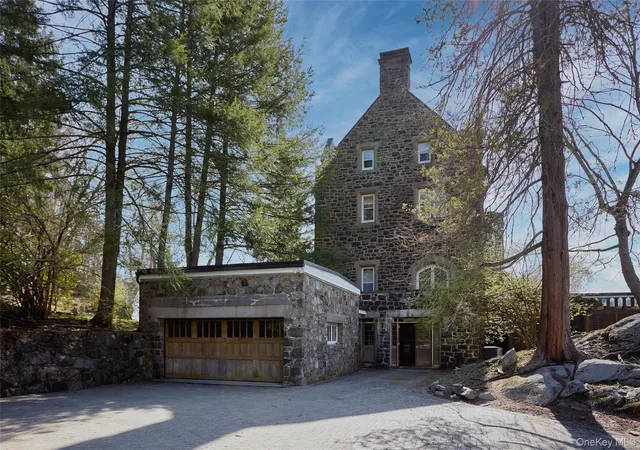 Photo 3 of Single family home for sale at 43 Ontio Rd, Tuxedo Park, NY 10987 | MLS# 964304 | Listing updated on 2026-05-11