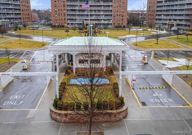2nd image of 61-35 98Th St, Rego Park, NY 11374