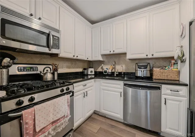 Photo 4 of Condo for sale at 3220 Fairfield Ave #5A, New York, NY 10463 | MLS# 964363 | Listing updated on 2026-09-20