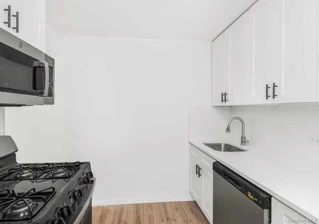 Photo 3 of Sale Pending at 3363 Sedgwick Ave #4L, Bronx, NY 10463 | MLS# 964373 | Listing updated on 2026-07-21