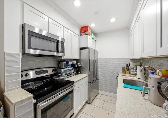 Photo 4 of Sale Pending at 1005 Colony Dr, Hartsdale, NY 10530 | MLS# 964406 | Listing updated on 2026-07-03