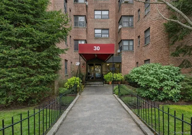Photo 1 of Sale Pending at 30 Fleetwood Ave #1B, Mount Vernon, NY 10552 | MLS# 964468 | Listing updated on 2026-09-19