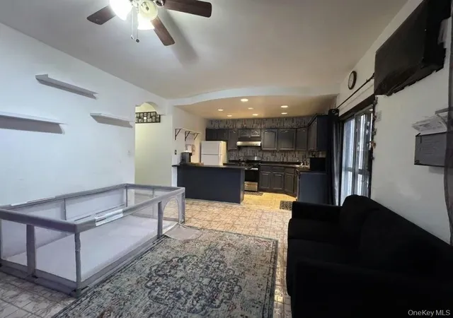 Listing Photo 4 - Condo for sale in building located at 60-59 69th St, New York, NY 11378