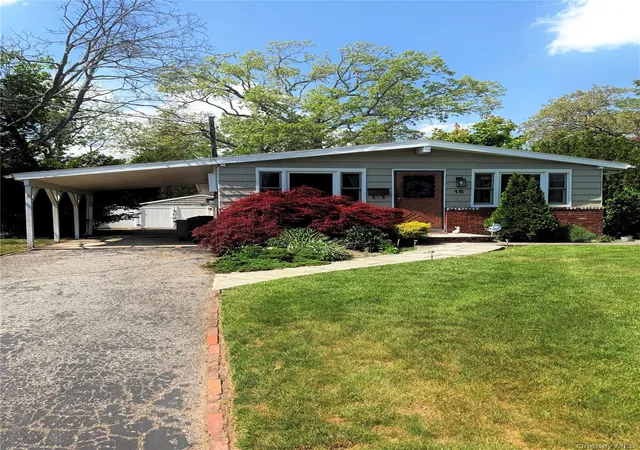 Homes for sale in West Babylon, NY | 15 Maple St, West Babylon, NY 11704 | MLS# 964720