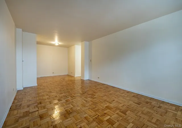 4th image of 25 Knls Crescent, New York, NY 10463