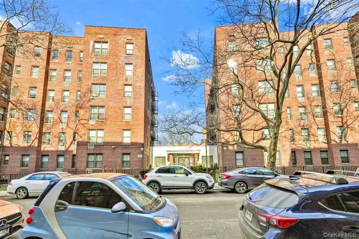 Listing Photo 2 - Condo for sale in 141-05 Pershing Crescent located at 141-05 Pershing Crescent, New York, NY 11435 - Unit #516