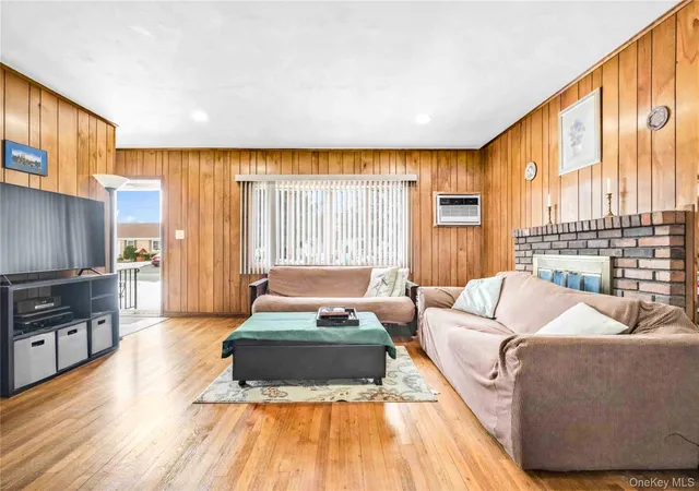 4th image of 1097 Carll Dr, Islip, NY 11706 | MLS# 965017