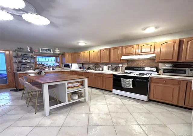 Photo 2 of Sale Pending at 396 Graham Ave, New York, NY 11211 | MLS# 965050 | Listing updated on 2026-07-04
