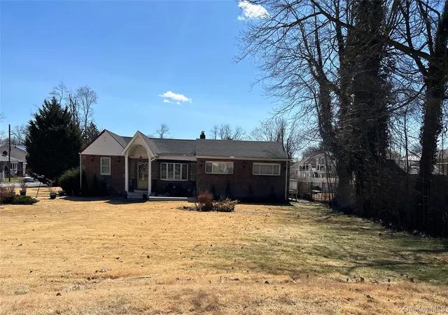 2nd image of 38 Hilltop Ln, Wheatley Heights, NY 11798 | MLS# 965076