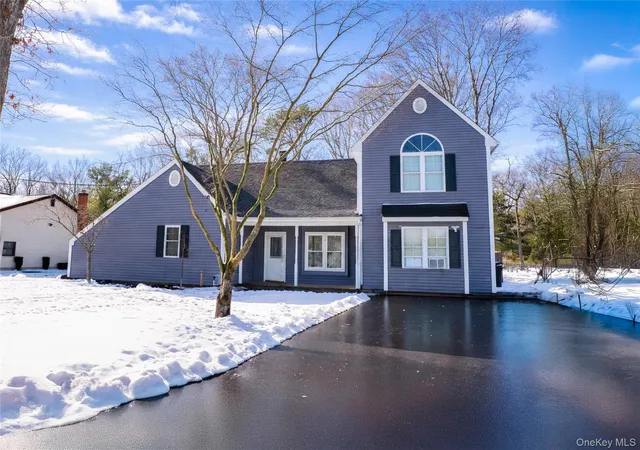 1st image of 160 Pennsylvania Ave, Medford, NY 11763 | MLS# 965291