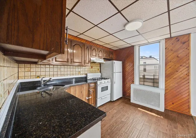 Photo 4 of House for sale at 976 Sackett Ave, Bronx, NY 10462 | MLS# 965418 | Listing updated on 2026-08-23