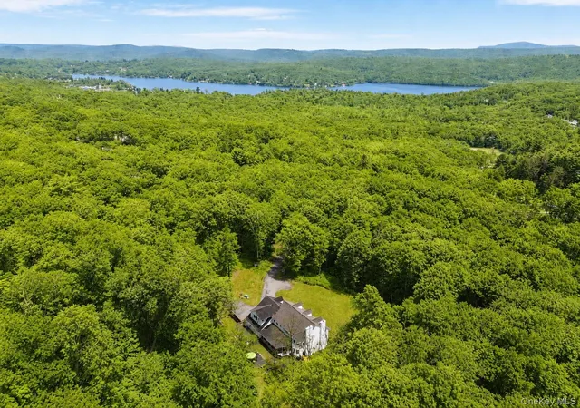 3rd image of 580 Oscawana Lake Rd, Putnam Valley, NY 10579 | MLS# 965469