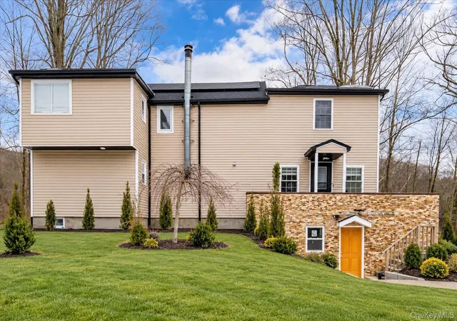 Photo 3 of Single family home for sale at 24 Johnsontown Rd, Sloatsburg, NY 10974 | MLS# 965525 | Listing updated on 2026-09-16