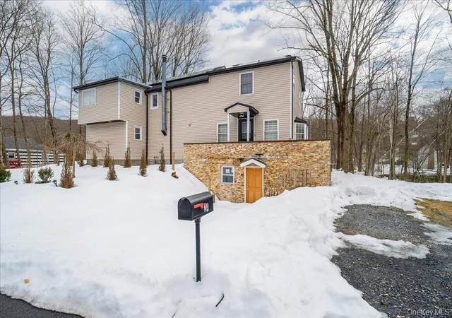 Photo 3 of Single family home for sale at 24 Johnsontown Rd, Sloatsburg, NY 10974 | MLS# 965525 | Listing updated on 2026-09-16