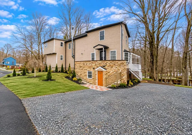 Photo 4 of Single family home for sale at 24 Johnsontown Rd, Sloatsburg, NY 10974 | MLS# 965525 | Listing updated on 2026-09-16