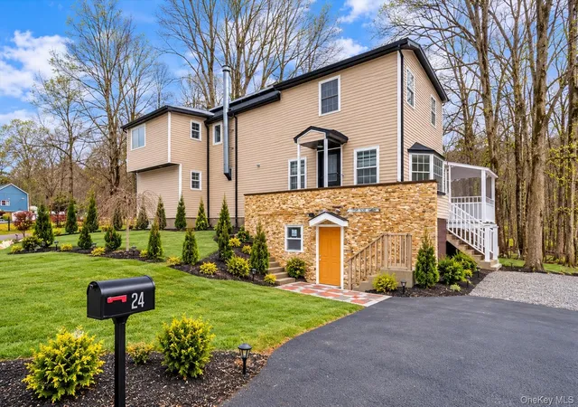 Photo 2 of Single family home for sale at 24 Johnsontown Rd, Sloatsburg, NY 10974 | MLS# 965525 | Listing updated on 2026-10-18