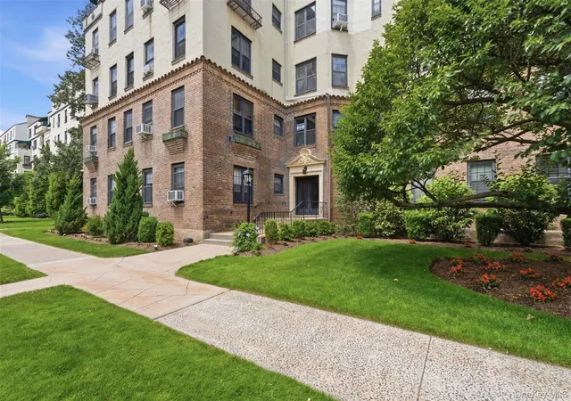 2nd image of 1273 North Ave #3G, New Rochelle, NY 10804 | MLS# 965611