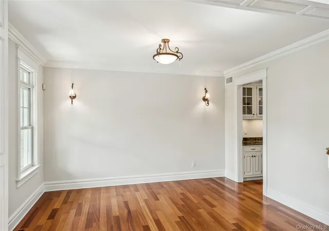 5th image of 147 Eaton Ln, Islip, NY 11795 | MLS# 965613