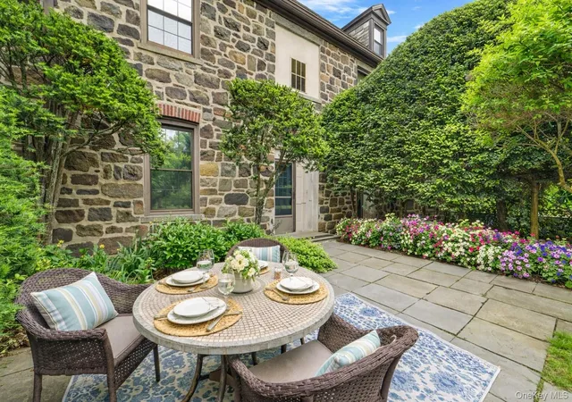 Photo 2 of Sale Pending at 341 Furnace Dock Rd #5, Cortlandt Manor, NY 10567 | MLS# 965621 | Listing updated on 2026-09-19