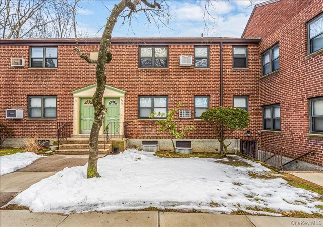 3rd image of 58-33 246Th Crescent #C-14 Upper, Little Neck, NY 11362 | MLS# 965624