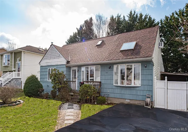 1st image of 14 Willoughby Pl, Islip, NY 11795 | MLS# 965759