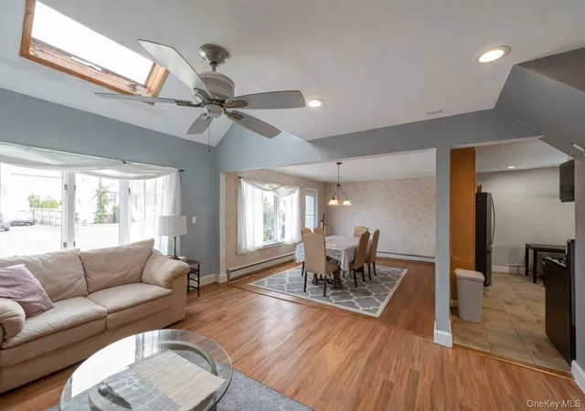 4th image of 14 Willoughby Pl, Islip, NY 11795 | MLS# 965759