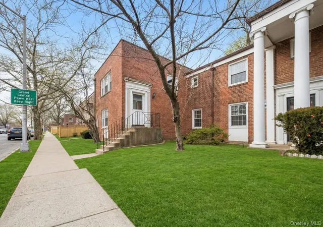 2nd image of 144 37 Grand Central Pkwy #74E, Jamaica, NY 11435 | MLS# 965811