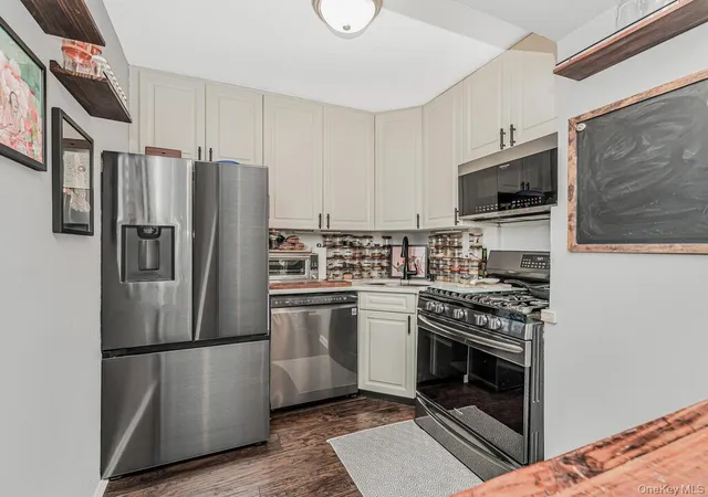 Homes for sale in New York, NY | 5800 Arlington Ave #16A, New York, NY 10471 | MLS# 965814