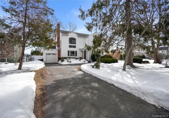 41st image of 53 Hewitt Blvd, Center Moriches, NY 11934 | MLS# 965855