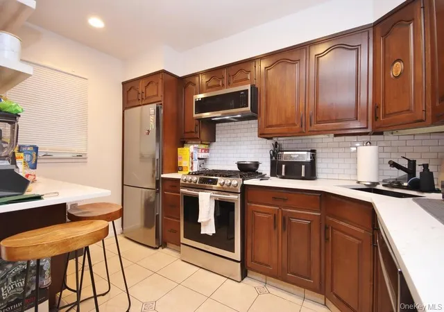 5th image of 423 Parkview View Ave, Yonkers, NY 10710 | MLS# 965862