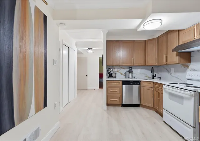 Listing Photo 5 - Condo for sale in building located at 863 Home St, New York, NY 10459
