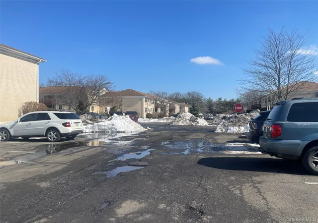 Listing Photo 2 - Condo for sale in building located at 194 Sneden Pl, Ramapo, NY 10977 - Unit #194