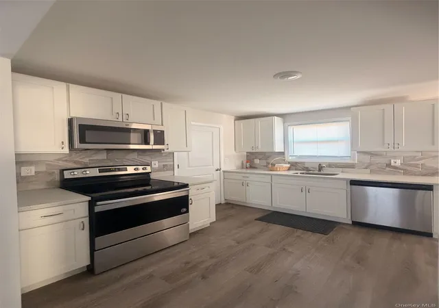 Photo 3 of Sale Pending at 629 Lakeway Dr, West Babylon, NY 11704 | MLS# 965979 | Listing updated on 2026-10-11