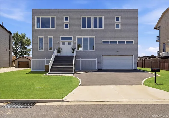 3rd image of 298 W Lido Promenade, Lindenhurst, NY 11757 | MLS# 965982
