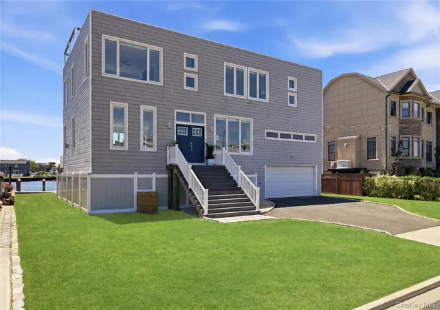 4th image of 298 W Lido Promenade, Lindenhurst, NY 11757 | MLS# 965982