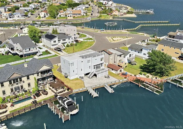 2nd image of 298 W Lido Promenade, Lindenhurst, NY 11757 | MLS# 965982