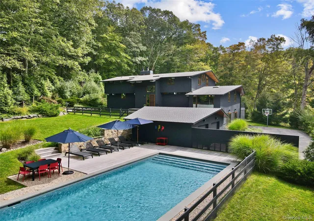 Single Family Residence at 21 Black Spring Rd, Pound Ridge, NY 10576 | MLS# 966073 |  | Sold on 2026-06-26