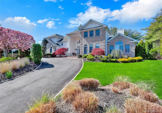 Photo 3 of Sale Pending at 15 Pironi Ct, Oyster Bay, NY 11797 | MLS# 966093 | Listing updated on 2026-07-24