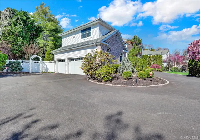 Photo 3 of Sale Pending at 15 Pironi Ct, Oyster Bay, NY 11797 | MLS# 966093 | Listing updated on 2026-07-24
