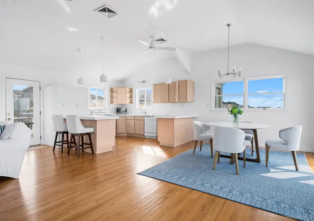 3rd image of 654A Dune Rd, Southampton, NY 11978 | MLS# 966180
