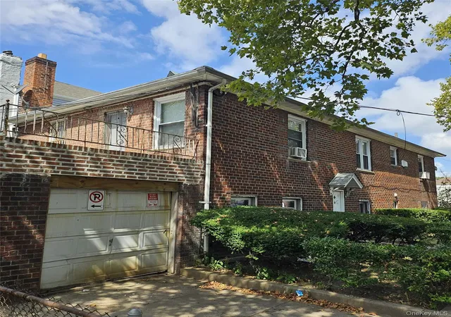 Photo 3 of Single family home for sale at 576 Linden Blvd, New York, NY 11203 | MLS# 966297 | Listing updated on 2026-03-03