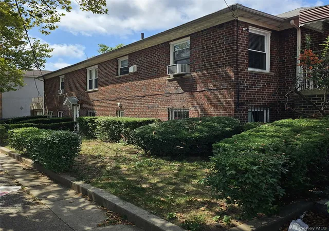 Photo 3 of Single family home for sale at 576 Linden Blvd, New York, NY 11203 | MLS# 966297 | Listing updated on 2026-03-03