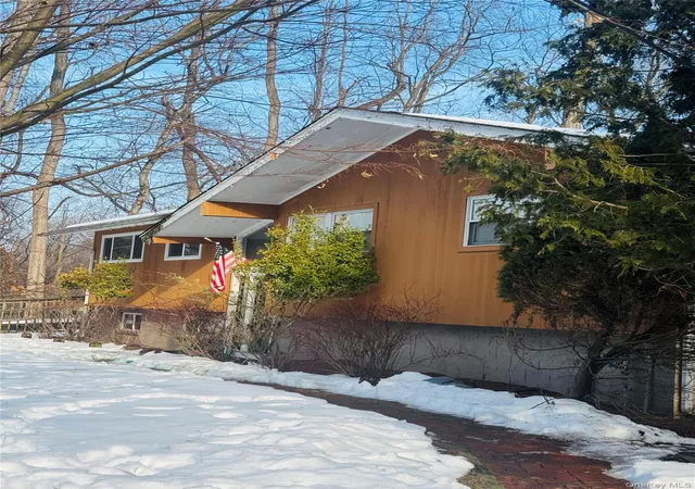 Photo 1 of Sale Pending at 58 Babcock Ln, Orangetown, NY 10983 | MLS# 966301 | Listing updated on 2026-09-04