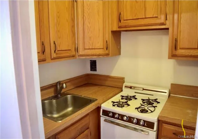 Listing Photo 5 - Condo for sale in building located at 333 Bronx Rive Rd #707, Yonkers, NY 10704 - Unit #707