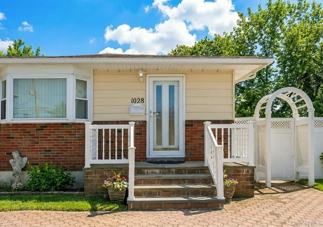Photo 2 of Sale Pending at 1028 Thomas Ave, Hempstead, NY 11510 | MLS# 966330 | Listing updated on 2026-08-10