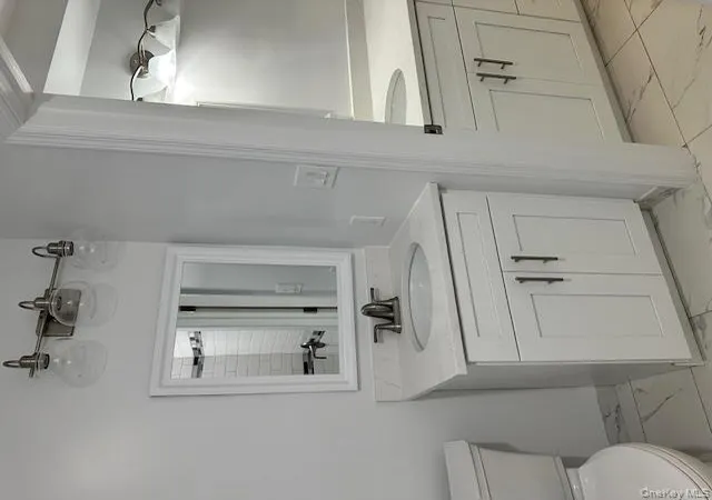 4th image of 5 Pointe Cir S, Brookhaven, NY 11727