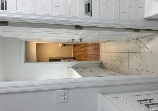 5th image of 5 Pointe Cir S, Brookhaven, NY 11727