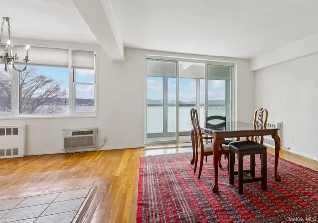 3rd image of 4 Salisbury Pt, Orangetown, NY 10960
