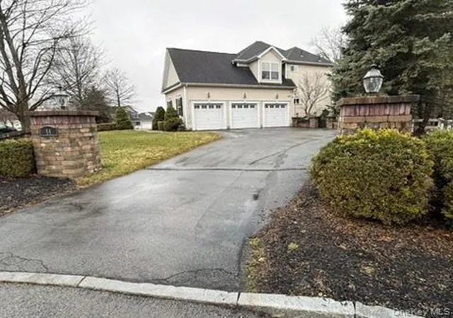 Homes for sale in Goshen, NY | 14 Bridle Ct, Goshen, NY 10924 | MLS# 966494